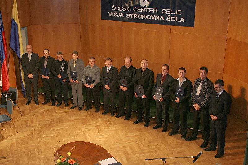 Podlitev 08 - 21.jpg - Diplomanti MEHATRONIKE v letu 2008.